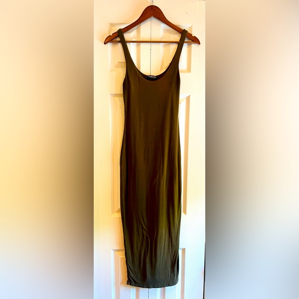 Form fitting Fashion Nova maxi dress!!